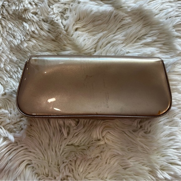 Louis Vuitton Patent Sobe Clutch Gold - Picture 3 of 14